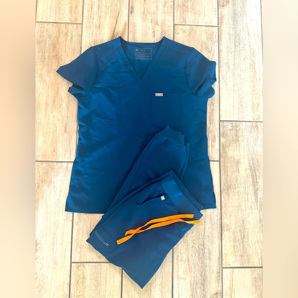 FIGS Deep Reef Scrub Set 🐬